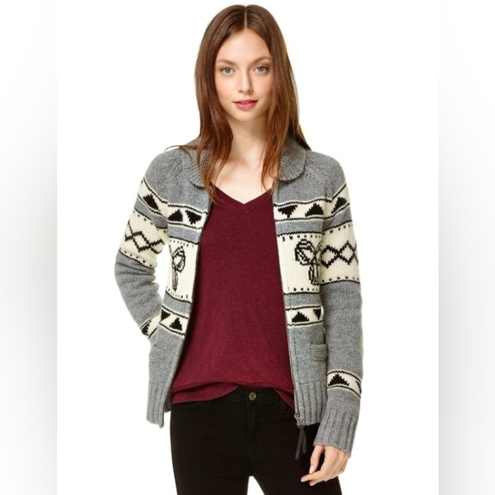 Aritzia TNA 100% Lambswool Grey Zip Up Cowichan Sea to Sky Women's S Sweater
